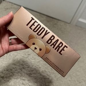 Too faced- teddy bare- eyeshadow palette